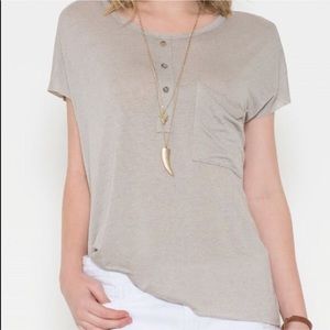 Solemio taupe short sleeve pocket tee